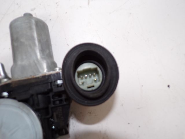 Lève-vitre électrique avant gauche