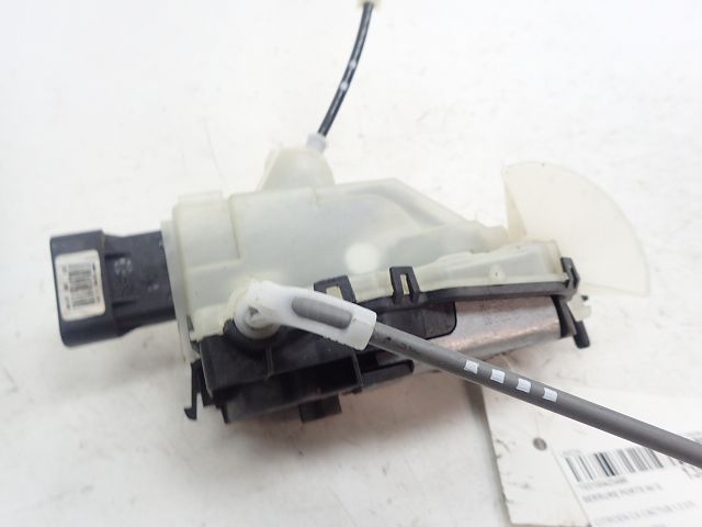 Serrure de porte avant gauche