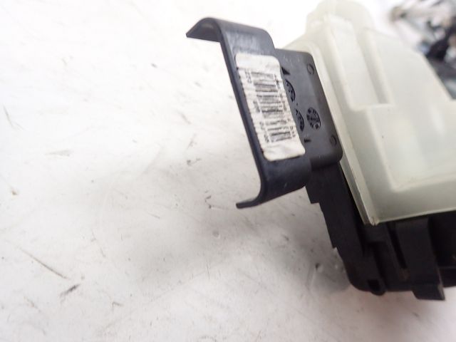 Serrure de porte avant gauche