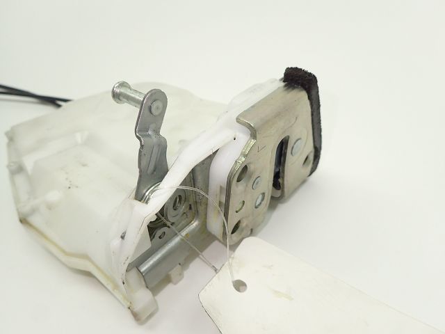 Serrure de porte arrière gauche