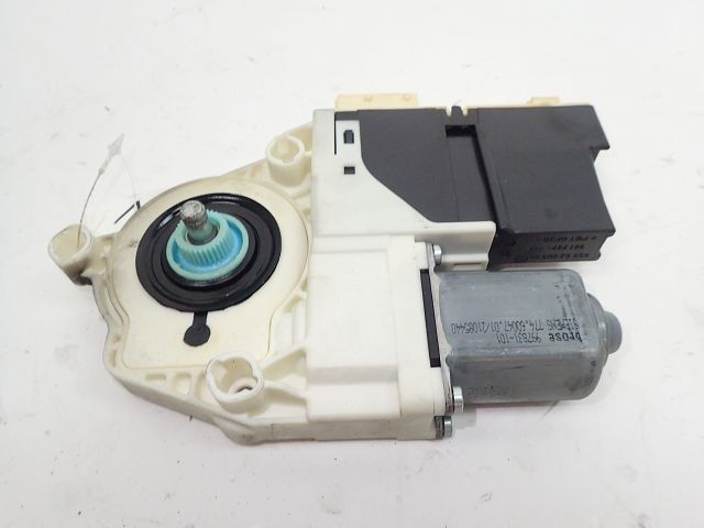 Leve-vitre manuel avant droit