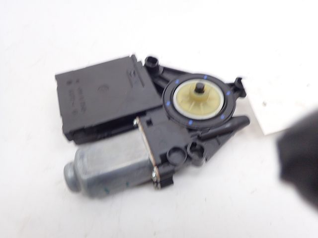 Lève-vitre électrique avant droit