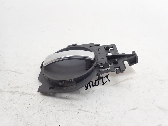 Poignée intérieure porte avant droite