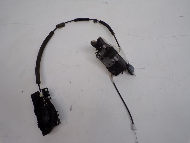 Serrure de porte avant gauche