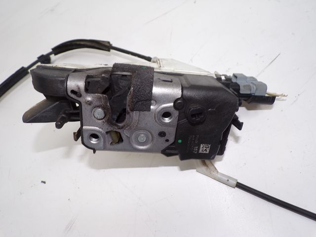 Serrure de porte avant gauche