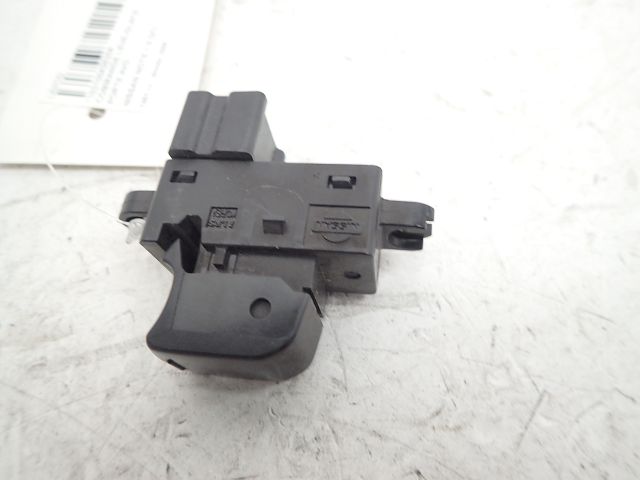 Commande lève-vitre avant droit