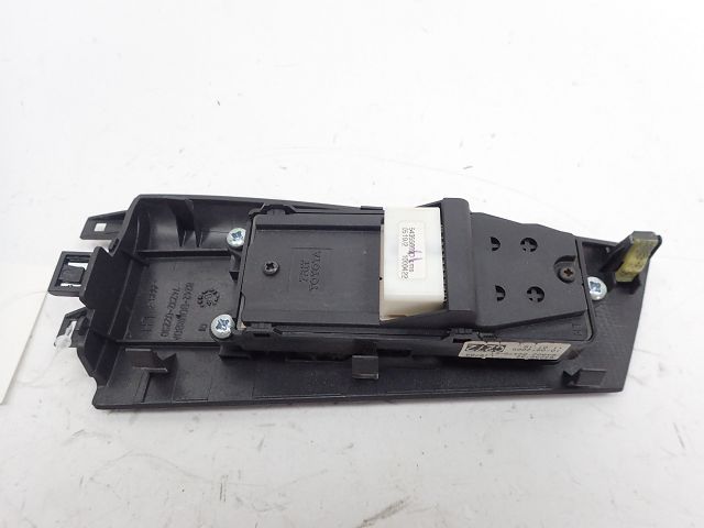 Commande lève-vitre avant gauche