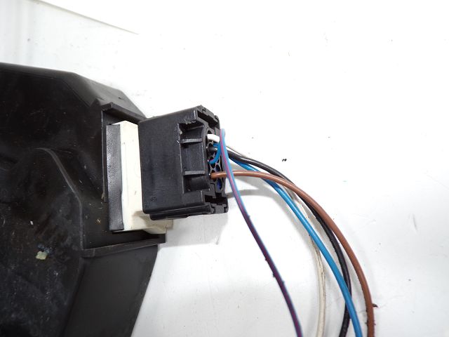 Serrure de porte avant droite