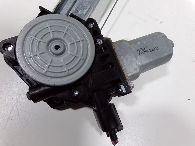 Lève-vitre électrique avant droit