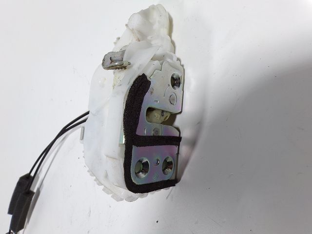 Serrure de porte avant droite