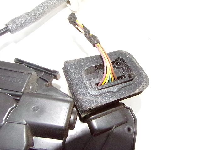 Serrure de porte avant gauche