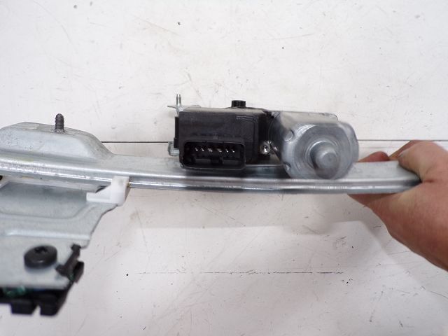 Lève-vitre électrique avant droit