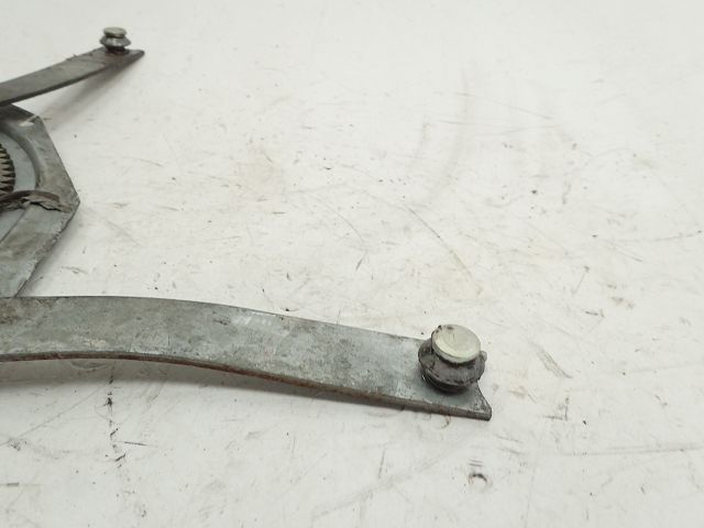 Lève-vitre manuel avant gauche