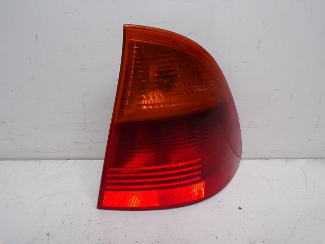 Feu arrière droit