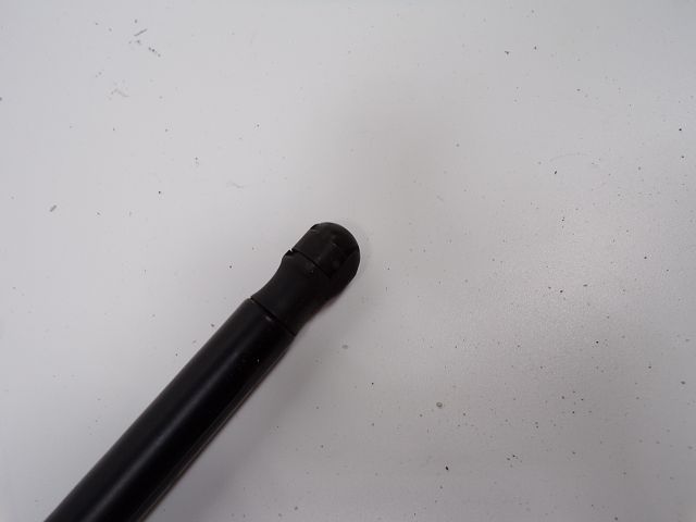 Vérin droit de capot