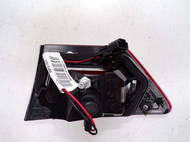 Feu arrière intérieur gauche