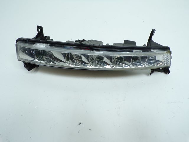 Feu diurne avant gauche