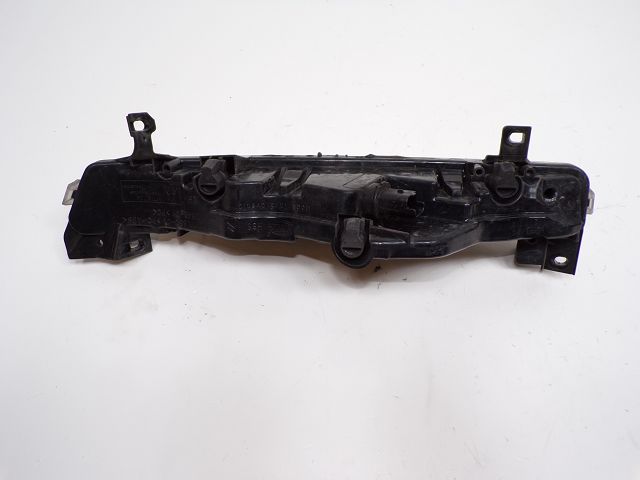 Feu diurne avant gauche