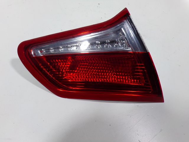 Feu arrière intérieur gauche