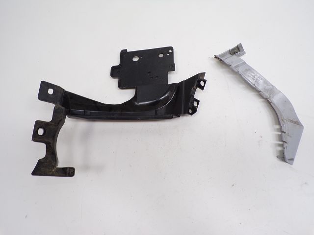 Support droit de pare-choc arrière