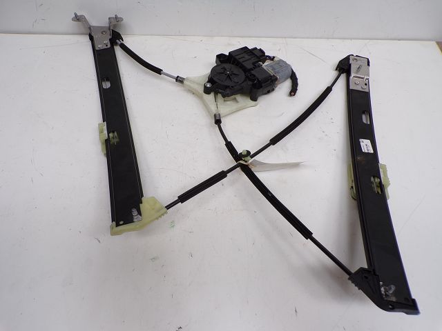 Lève-vitre électrique avant gauche