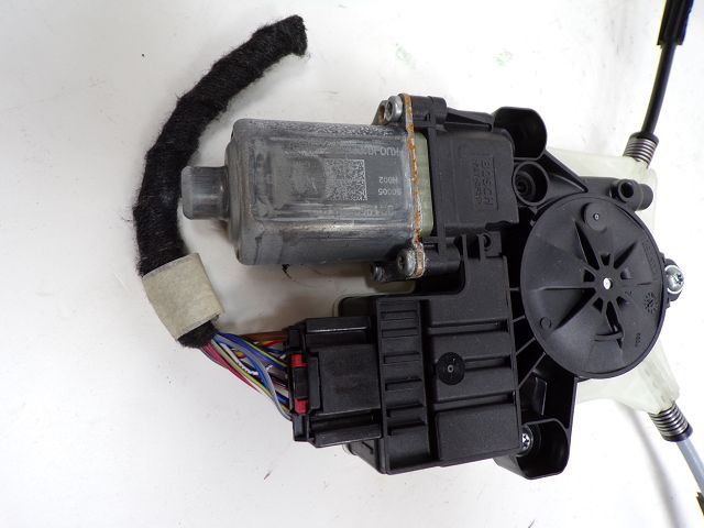 Lève-vitre électrique avant gauche