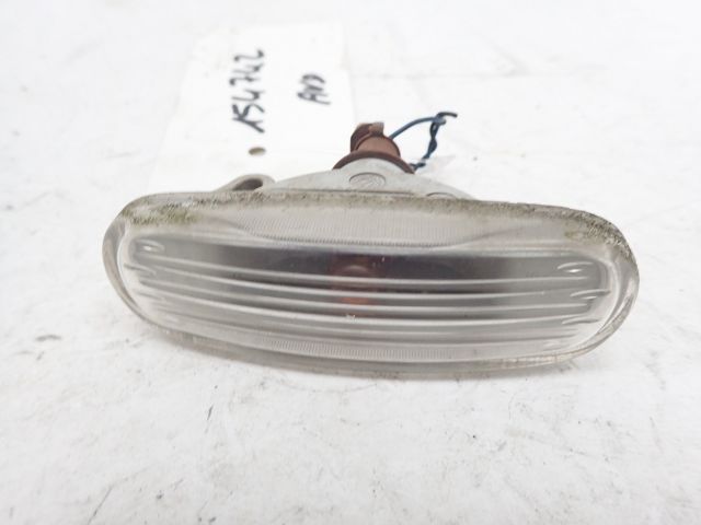 Repetiteur d'aile droit