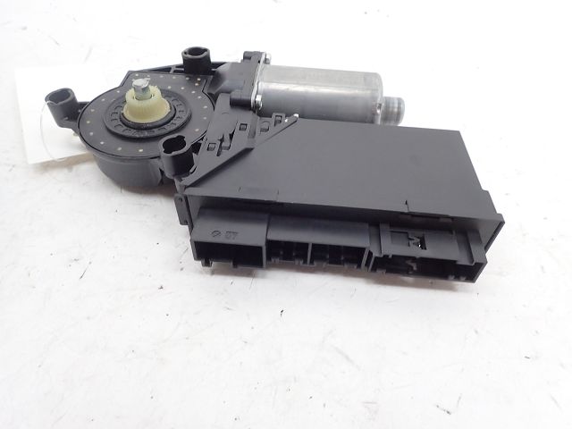 Lève-vitre électrique avant droit