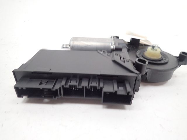 Lève-vitre électrique avant gauche