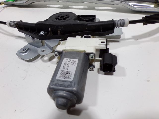 Lève-vitre électrique avant droit