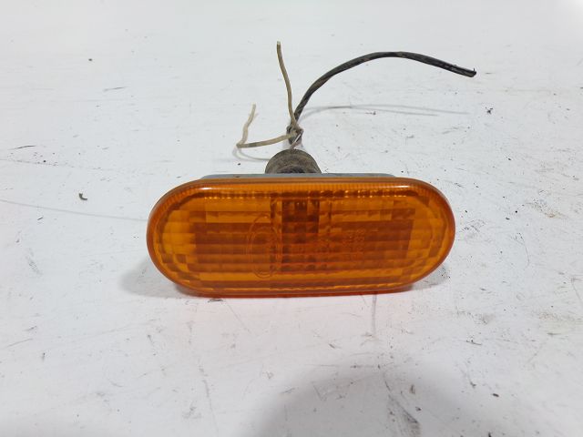 Repetiteur d'aile gauche