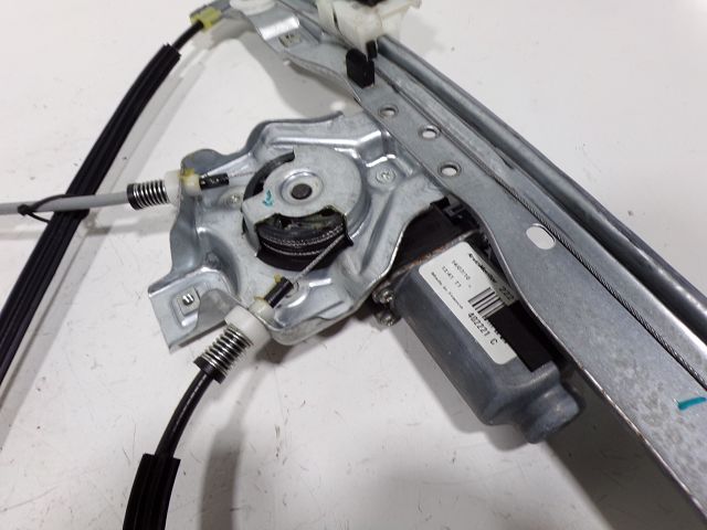 Lève-vitre électrique avant droit