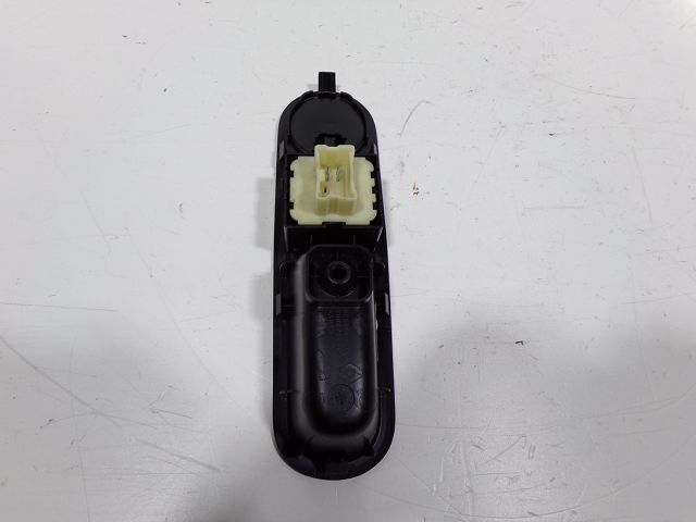 Commande lève-vitre avant gauche