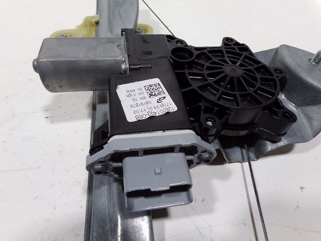 Lève-vitre électrique avant gauche