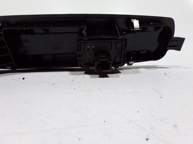 Commande lève-vitre avant droit