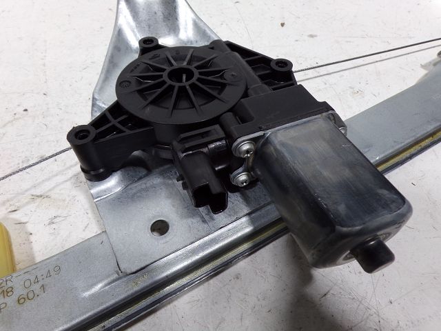 Lève-vitre électrique avant droit