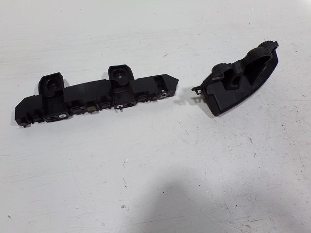 Support gauche de pare-choc arrière