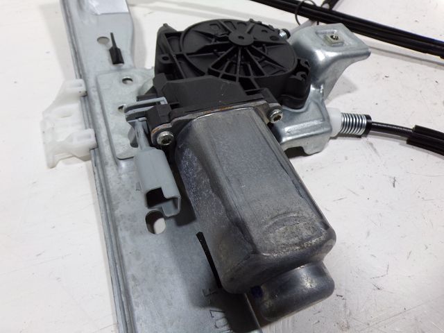 Lève-vitre électrique avant droit