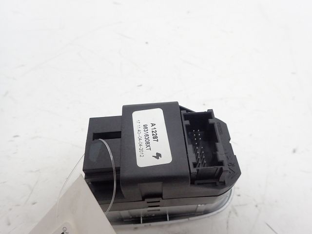 Commande lève-vitre avant gauche