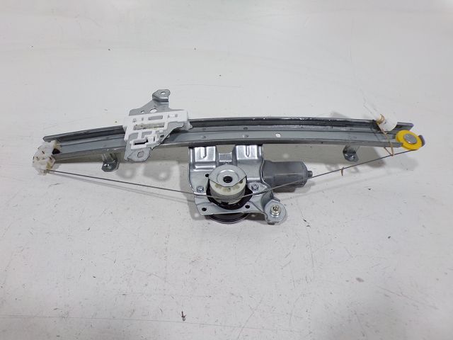 Lève-vitre électrique avant droit