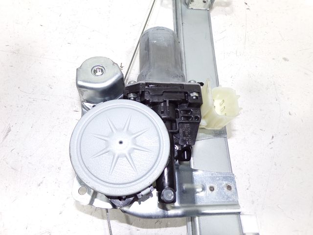 Lève-vitre électrique avant droit