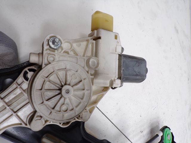 Lève-vitre électrique avant gauche