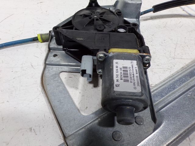 Lève-vitre électrique avant gauche