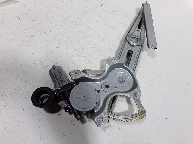 Lève-vitre électrique avant droit