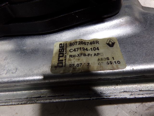 Lève-vitre électrique avant droit