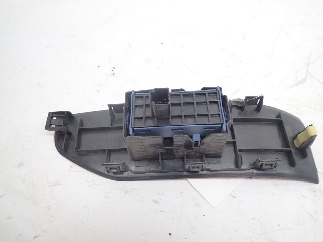 Commande lève-vitre avant droit