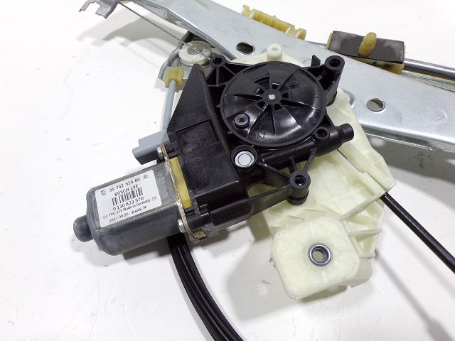 Lève-vitre électrique avant droit