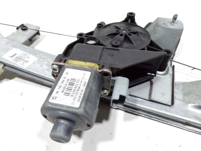 Lève-vitre électrique avant gauche