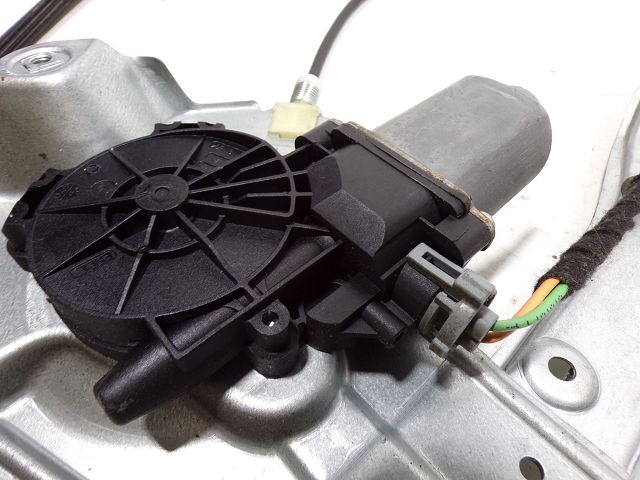 Lève-vitre électrique avant droit