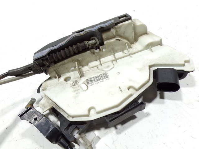 Serrure de porte avant droite